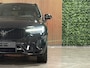 Volvo XC60 T6 AWD Recharge Plus Black Edition | Trekhaak | 360 Camera | Harman Kardon | Adaptieve Cruise Control | Stoelverwarming voor+achter | Stuurwielverwarming | Pilot Assist | BLIS Dode Hoek Detectie | Elektrische voorstoelen geheugen | R-Design Contour stoelen met wit stiksel en bies | Zitting verlenging voorstoelen | Schuifdak | Google Infotainment | 21 Inch | Keyless Drive | Parkeersensoren voor+achter | Privacy Glass | DAB Radio | Apple Carplay/Android Auto | Draadloos telefoon opladen | Volvo On Call met mobiele App functie | Onyx Black Metallic |