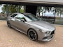 Mercedes-Benz A-klasse 250 e Premium|AMG|Pano|Nieuwstaat|CarPlay|Leer|Nav|Vol!