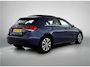 Mercedes-Benz A-klasse 180 Business Solution | Panoramadak | Led koplampen | Stoelverwarming | Parkeerpakket met achteruitrijcamera. Inclusief 24 maanden MB Certified garantie voor Europa.