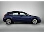 Mercedes-Benz A-klasse 180 Business Solution | Panoramadak | Led koplampen | Stoelverwarming | Parkeerpakket met achteruitrijcamera. Inclusief 24 maanden MB Certified garantie voor Europa.