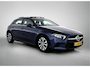 Mercedes-Benz A-klasse 180 Business Solution | Panoramadak | Led koplampen | Stoelverwarming | Parkeerpakket met achteruitrijcamera. Inclusief 24 maanden MB Certified garantie voor Europa.