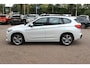 BMW X1 xDrive20i High Exe. M Sport 70.615 km! / Panoramadak / Camera / Head-up / Leder / Navigatie / 18'' / Stuur+Stoelverwarming / Cruise Control