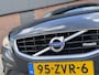 Volvo V60 1.6 T3 R-DESIGN | NL-AUTO! | DEALER OH! | NAVI!
