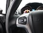 Ford Fiesta 1.0 Style airco, elecraam, 4-deurs, centrvergr, Hill hold, Bluetooth, Navigatie, Lichtmetalen velgen Een comfortabele en luxe hatchback die een moderne uitstraling combineert met een verrassend ruim interieur. Dankzij de efficiënte 1.0-liter motor biedt deze auto een prettige rijervaring en