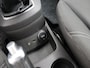 Ford Fiesta 1.0 Style airco, elecraam, 4-deurs, centrvergr, Hill hold, Bluetooth, Navigatie, Lichtmetalen velgen Een comfortabele en luxe hatchback die een moderne uitstraling combineert met een verrassend ruim interieur. Dankzij de efficiënte 1.0-liter motor biedt deze auto een prettige rijervaring en
