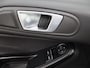Ford Fiesta 1.0 Style airco, elecraam, 4-deurs, centrvergr, Hill hold, Bluetooth, Navigatie, Lichtmetalen velgen Een comfortabele en luxe hatchback die een moderne uitstraling combineert met een verrassend ruim interieur. Dankzij de efficiënte 1.0-liter motor biedt deze auto een prettige rijervaring en