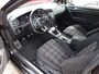 Volkswagen Golf 2.0 TSI GTI Navigatie, Achteruitrijcamera, Climate controle, 19" Lichtmetalen velgen,