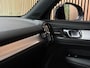 Volvo XC40 B4 Plus Dark | Trekhaak | Harman Kardon | Bestuurdersstoel elektrisch geheugen | Adaptieve Cruise Control | Stoel en Stuurwielverwarming | Google Infotainment | Parkeercamera | Pilot Assist | BLIS Dode Hoek Detectie | Keyless Drive | Parkeersensoren voor+achter | Passagiersstoel elektrisch | Elektrisch bedienbare achterklep | 19 Inch | Zitting verlenging voorstoelen | DAB Radio | Apple Carplay/Android Auto | Draadloos telefoon opladen | Volvo On Call met mobiele App functie | Aurora Silver Metallic |