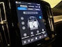 Volvo XC40 B4 Plus Dark | Trekhaak | Harman Kardon | Bestuurdersstoel elektrisch geheugen | Adaptieve Cruise Control | Stoel en Stuurwielverwarming | Google Infotainment | Parkeercamera | Pilot Assist | BLIS Dode Hoek Detectie | Keyless Drive | Parkeersensoren voor+achter | Passagiersstoel elektrisch | Elektrisch bedienbare achterklep | 19 Inch | Zitting verlenging voorstoelen | DAB Radio | Apple Carplay/Android Auto | Draadloos telefoon opladen | Volvo On Call met mobiele App functie | Aurora Silver Metallic |