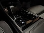 Volvo XC40 B4 Plus Dark | Trekhaak | Harman Kardon | Bestuurdersstoel elektrisch geheugen | Adaptieve Cruise Control | Stoel en Stuurwielverwarming | Google Infotainment | Parkeercamera | Pilot Assist | BLIS Dode Hoek Detectie | Keyless Drive | Parkeersensoren voor+achter | Passagiersstoel elektrisch | Elektrisch bedienbare achterklep | 19 Inch | Zitting verlenging voorstoelen | DAB Radio | Apple Carplay/Android Auto | Draadloos telefoon opladen | Volvo On Call met mobiele App functie | Aurora Silver Metallic |