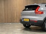 Volvo XC40 B4 Plus Dark | Trekhaak | Harman Kardon | Bestuurdersstoel elektrisch geheugen | Adaptieve Cruise Control | Stoel en Stuurwielverwarming | Google Infotainment | Parkeercamera | Pilot Assist | BLIS Dode Hoek Detectie | Keyless Drive | Parkeersensoren voor+achter | Passagiersstoel elektrisch | Elektrisch bedienbare achterklep | 19 Inch | Zitting verlenging voorstoelen | DAB Radio | Apple Carplay/Android Auto | Draadloos telefoon opladen | Volvo On Call met mobiele App functie | Aurora Silver Metallic |
