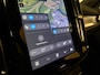 Volvo XC40 B4 Plus Dark | Trekhaak | Harman Kardon | Bestuurdersstoel elektrisch geheugen | Adaptieve Cruise Control | Stoel en Stuurwielverwarming | Google Infotainment | Parkeercamera | Pilot Assist | BLIS Dode Hoek Detectie | Keyless Drive | Parkeersensoren voor+achter | Passagiersstoel elektrisch | Elektrisch bedienbare achterklep | 19 Inch | Zitting verlenging voorstoelen | DAB Radio | Apple Carplay/Android Auto | Draadloos telefoon opladen | Volvo On Call met mobiele App functie | Aurora Silver Metallic |