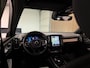 Volvo XC40 B4 Plus Dark | Trekhaak | Harman Kardon | Bestuurdersstoel elektrisch geheugen | Adaptieve Cruise Control | Stoel en Stuurwielverwarming | Google Infotainment | Parkeercamera | Pilot Assist | BLIS Dode Hoek Detectie | Keyless Drive | Parkeersensoren voor+achter | Passagiersstoel elektrisch | Elektrisch bedienbare achterklep | 19 Inch | Zitting verlenging voorstoelen | DAB Radio | Apple Carplay/Android Auto | Draadloos telefoon opladen | Volvo On Call met mobiele App functie | Aurora Silver Metallic |
