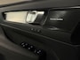 Volvo XC40 B4 Plus Dark | Trekhaak | Harman Kardon | Bestuurdersstoel elektrisch geheugen | Adaptieve Cruise Control | Stoel en Stuurwielverwarming | Google Infotainment | Parkeercamera | Pilot Assist | BLIS Dode Hoek Detectie | Keyless Drive | Parkeersensoren voor+achter | Passagiersstoel elektrisch | Elektrisch bedienbare achterklep | 19 Inch | Zitting verlenging voorstoelen | DAB Radio | Apple Carplay/Android Auto | Draadloos telefoon opladen | Volvo On Call met mobiele App functie | Aurora Silver Metallic |