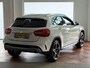 Mercedes-Benz GLA 200 AMG line | Navigatie | 19 inch AMG velgen | Bi-Xenon | Camera | PDC voor+achter | Half lederen sportstoelen met stoelverwarming | Bluetooth | Airconditioning | Volledige onderhoudshistorie aanwezig!