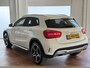 Mercedes-Benz GLA 200 AMG line | Navigatie | 19 inch AMG velgen | Bi-Xenon | Camera | PDC voor+achter | Half lederen sportstoelen met stoelverwarming | Bluetooth | Airconditioning | Volledige onderhoudshistorie aanwezig!
