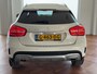 Mercedes-Benz GLA 200 AMG line | Navigatie | 19 inch AMG velgen | Bi-Xenon | Camera | PDC voor+achter | Half lederen sportstoelen met stoelverwarming | Bluetooth | Airconditioning | Volledige onderhoudshistorie aanwezig!