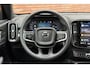 Volvo XC40 B4 Plus Dark | Trekhaak, inklapbaar | Stoel-/stuurwielverwarming | Premium audio by Harman Kardon | Elektrisch verstelbare voorstoelen met geheugenfunctie | Adaptieve cruise control | 19 inch. lichtmetalen velgen | Pilot assist | BLIS | Apple carplay/ Android auto |