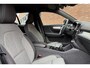Volvo XC40 B4 Plus Dark | Trekhaak, inklapbaar | Stoel-/stuurwielverwarming | Premium audio by Harman Kardon | Elektrisch verstelbare voorstoelen met geheugenfunctie | Adaptieve cruise control | 19 inch. lichtmetalen velgen | Pilot assist | BLIS | Apple carplay/ Android auto |