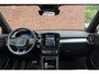 Volvo XC40 B4 Plus Dark | Trekhaak, inklapbaar | Stoel-/stuurwielverwarming | Premium audio by Harman Kardon | Elektrisch verstelbare voorstoelen met geheugenfunctie | Adaptieve cruise control | 19 inch. lichtmetalen velgen | Pilot assist | BLIS | Apple carplay/ Android auto |
