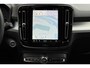 Volvo XC40 B4 Plus Dark | Trekhaak, inklapbaar | Stoel-/stuurwielverwarming | Premium audio by Harman Kardon | Elektrisch verstelbare voorstoelen met geheugenfunctie | Adaptieve cruise control | 19 inch. lichtmetalen velgen | Pilot assist | BLIS | Apple carplay/ Android auto |