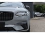 Volvo V90 T8 Plug-in hybrid AWD Ultra Dark | Luchtvering | Trekhaak | Panoramadak | Head up display | Verwarmbare voorstoelen met massagefunctie | Premium audio by Bowers&Wilkins | Interieur voorverwarming