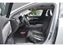 Volvo V90 T8 Plug-in hybrid AWD Ultra Dark | Luchtvering | Trekhaak | Panoramadak | Head up display | Verwarmbare voorstoelen met massagefunctie | Premium audio by Bowers&Wilkins | Interieur voorverwarming