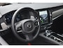 Volvo V90 T8 Plug-in hybrid AWD Ultra Dark | Luchtvering | Trekhaak | Panoramadak | Head up display | Verwarmbare voorstoelen met massagefunctie | Premium audio by Bowers&Wilkins | Interieur voorverwarming