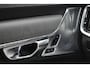 Volvo V90 T8 Plug-in hybrid AWD Ultra Dark | Luchtvering | Trekhaak | Panoramadak | Head up display | Verwarmbare voorstoelen met massagefunctie | Premium audio by Bowers&Wilkins | Interieur voorverwarming