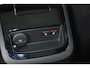 Volvo V90 T8 Plug-in hybrid AWD Ultra Dark | Luchtvering | Trekhaak | Panoramadak | Head up display | Verwarmbare voorstoelen met massagefunctie | Premium audio by Bowers&Wilkins | Interieur voorverwarming