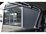 Volvo V90 T8 Plug-in hybrid AWD Ultra Dark | Luchtvering | Trekhaak | Panoramadak | Head up display | Verwarmbare voorstoelen met massagefunctie | Premium audio by Bowers&Wilkins | Interieur voorverwarming