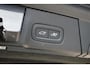 Volvo V90 T8 Plug-in hybrid AWD Ultra Dark | Luchtvering | Trekhaak | Panoramadak | Head up display | Verwarmbare voorstoelen met massagefunctie | Premium audio by Bowers&Wilkins | Interieur voorverwarming