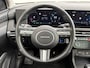 Hyundai Tucson 1.6 T-GDI PHEV Premium Sky 4WD / Accu SoH 100 % / Fabrieksgarantie tot 10-2029 / Panorama schuifdak / Dealer Onderhouden / HUD / Apple Carplay Android Auto / Camera / Elektr. stoelen & klep / Stoelventilatie / Stuur-, stoel- en achterbankverwarming / Stoelverkoeling / 19" LM wielen & All Season banden /