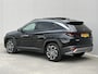 Hyundai Tucson 1.6 T-GDI PHEV Premium Sky 4WD / Accu SoH 100 % / Fabrieksgarantie tot 10-2029 / Panorama schuifdak / Dealer Onderhouden / HUD / Apple Carplay Android Auto / Camera / Elektr. stoelen & klep / Stoelventilatie / Stuur-, stoel- en achterbankverwarming / Stoelverkoeling / 19" LM wielen & All Season banden /