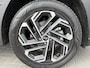 Hyundai Tucson 1.6 T-GDI PHEV Premium Sky 4WD / Accu SoH 100 % / Fabrieksgarantie tot 10-2029 / Panorama schuifdak / Dealer Onderhouden / HUD / Apple Carplay Android Auto / Camera / Elektr. stoelen & klep / Stoelventilatie / Stuur-, stoel- en achterbankverwarming / Stoelverkoeling / 19" LM wielen & All Season banden /