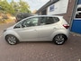 Hyundai ix20 1.6i Go! Stuur- en stoelverwarming , PDC Achter, Cruise, Airco enz.