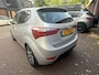 Hyundai ix20 1.6i Go! Stuur- en stoelverwarming , PDC Achter, Cruise, Airco enz.