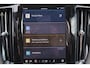 Volvo XC60 T8 Recharge AWD Ultra Black Edition - Panorama/schuifdak - IntelliSafe Assist & Surround - Harman/Kardon audio - Parkeercamera achter - Verwarmde voorstoelen, stuur & achterbank - Parkeersensoren voor & achter - Elektr. bedienb. voorstoelen met geheugen - Head up display - Draadloze tel. lader - Extra getint glas - Inklapbare trekhaak - 21' LMV