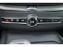 Volvo XC60 T8 Recharge AWD Ultra Black Edition - Panorama/schuifdak - IntelliSafe Assist & Surround - Harman/Kardon audio - Parkeercamera achter - Verwarmde voorstoelen, stuur & achterbank - Parkeersensoren voor & achter - Elektr. bedienb. voorstoelen met geheugen - Head up display - Draadloze tel. lader - Extra getint glas - Inklapbare trekhaak - 21' LMV