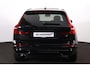 Volvo XC60 T8 Recharge AWD Ultra Black Edition - Panorama/schuifdak - IntelliSafe Assist & Surround - Harman/Kardon audio - Parkeercamera achter - Verwarmde voorstoelen, stuur & achterbank - Parkeersensoren voor & achter - Elektr. bedienb. voorstoelen met geheugen - Head up display - Draadloze tel. lader - Extra getint glas - Inklapbare trekhaak - 21' LMV