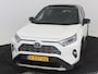 Toyota RAV4 2.5 Hybrid AWD Bi-Tone Innovation Pack I Panoramisch schuif-kanteldak I 360 graden camera I Digitale binnenspiegel I Trekhaak - 1650 KG trekgewicht | JBL | Dodehoek detectie | Navigatie | Apple CarPlay/Android Auto |
