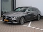 Mercedes-Benz CLA Shooting Brake 180 Luxury Line | Trekhaak | Panoramadak | Sfeerverlichting | Keyless | Elektrische klep | Camera | LMV