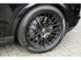 Porsche Cayenne S 2.9 S 441pk Panoramadak Trekhaak elektrisch Comfortstoelen Black edition Luchtvering DAB Sfeerverlichting