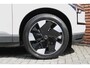 Volvo EX30 Single Motor Extended Range Plus 69 kWh | Stoel-/ stuurwielverwarming | Trekhaak, inklapbaar | Adaptieve cruise control | Apple carplay/Android auto | Keyless entry | Warmtepomp | Dak in contrasterende kleur | 19 inch. lichtmetalen velgen | All-season banden