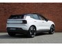 Volvo EX30 Single Motor Extended Range Plus 69 kWh | Stoel-/ stuurwielverwarming | Trekhaak, inklapbaar | Adaptieve cruise control | Apple carplay/Android auto | Keyless entry | Warmtepomp | Dak in contrasterende kleur | 19 inch. lichtmetalen velgen | All-season banden