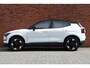 Volvo EX30 Single Motor Extended Range Plus 69 kWh | Stoel-/ stuurwielverwarming | Trekhaak, inklapbaar | Adaptieve cruise control | Apple carplay/Android auto | Keyless entry | Warmtepomp | Dak in contrasterende kleur | 19 inch. lichtmetalen velgen | All-season banden