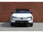 Volvo EX30 Single Motor Extended Range Plus 69 kWh | Stoel-/ stuurwielverwarming | Trekhaak, inklapbaar | Adaptieve cruise control | Apple carplay/Android auto | Keyless entry | Warmtepomp | Dak in contrasterende kleur | 19 inch. lichtmetalen velgen | All-season banden