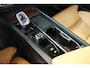 Volvo XC60 T6 Plug-in hybrid AWD Ultimate Bright | Luchtvering | Harman Kardon Premium Audio | Nappa Lederen Bekleding | Semi-Electrische Wegklapbare Trekhaak | 1ste eigenaar | Google Infotainment | Massage functie in voorstoelen | 360° Parkeercamera | Parkeersensoren voor + achter
