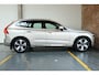 Volvo XC60 T6 Plug-in hybrid AWD Ultimate Bright | Luchtvering | Harman Kardon Premium Audio | Nappa Lederen Bekleding | Semi-Electrische Wegklapbare Trekhaak | 1ste eigenaar | Google Infotainment | Massage functie in voorstoelen | 360° Parkeercamera | Parkeersensoren voor + achter