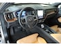 Volvo XC60 T6 Plug-in hybrid AWD Ultimate Bright | Luchtvering | Harman Kardon Premium Audio | Nappa Lederen Bekleding | Semi-Electrische Wegklapbare Trekhaak | 1ste eigenaar | Google Infotainment | Massage functie in voorstoelen | 360° Parkeercamera | Parkeersensoren voor + achter